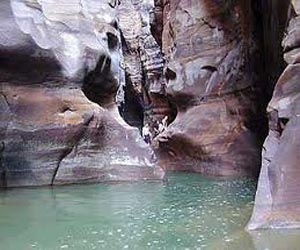   مصر اليوم - جيولوجيون يقترحون وادي الموجب لاقامة اول حديقة جيولوجية بالمنطقة